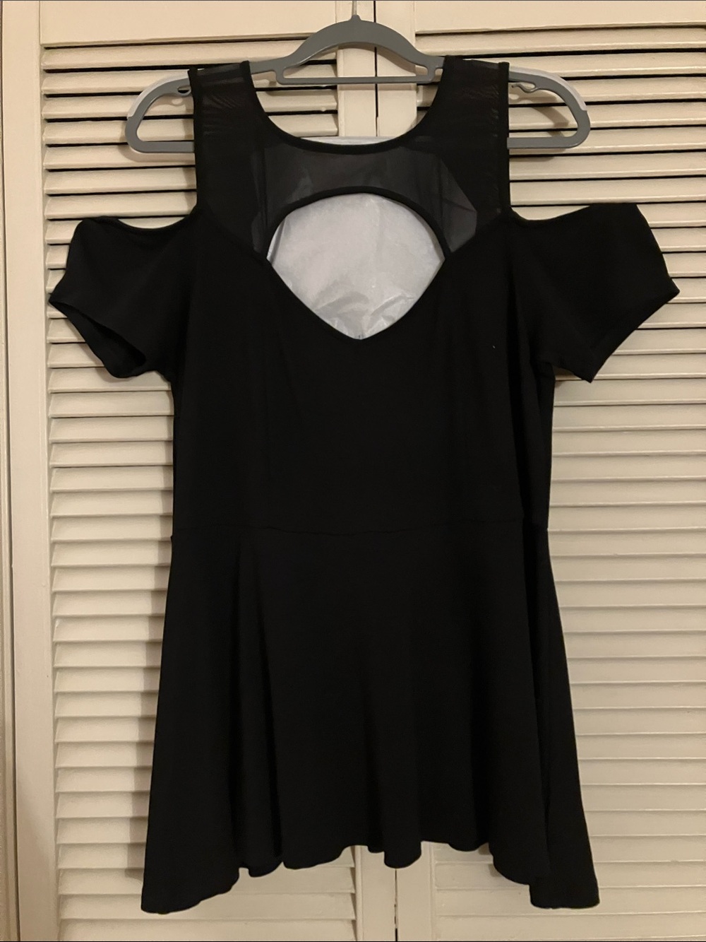 torrid Size 2 (18-20) Black Long Cold Shoulder Peplum Top
